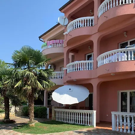 アパート Pool Apartments Novi Vinodolski *
