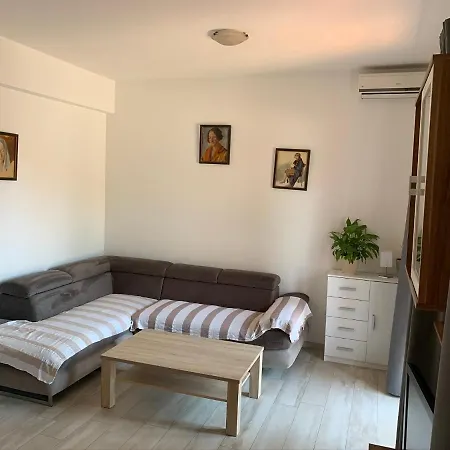 Pool Apartments Novi Vinodolski アパート