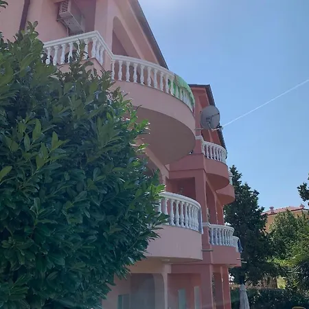 アパート Pool Apartments Novi Vinodolski