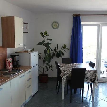 Pool Apartments Novi Vinodolski *