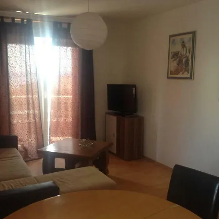 アパート Pool Apartments Novi Vinodolski