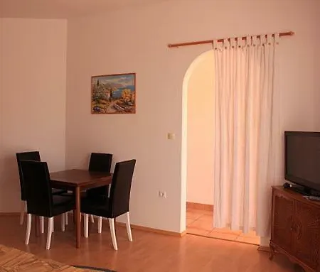 Pool Apartments Novi Vinodolski * ノヴィ・ヴィノドロスキー
