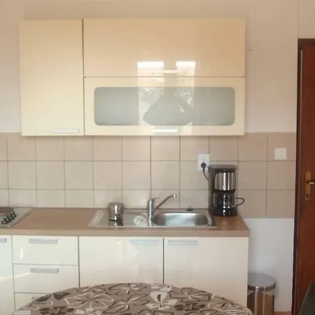 Pool Apartments Novi Vinodolski * ノヴィ・ヴィノドロスキー