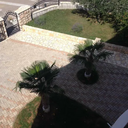 Pool Apartments Novi Vinodolski アパート *