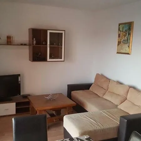 アパート Pool Apartments Novi Vinodolski ノヴィ・ヴィノドロスキー