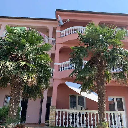 아파트 Pool Apartments Novi Vinodolski
