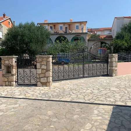 아파트 Pool Apartments Novi Vinodolski *