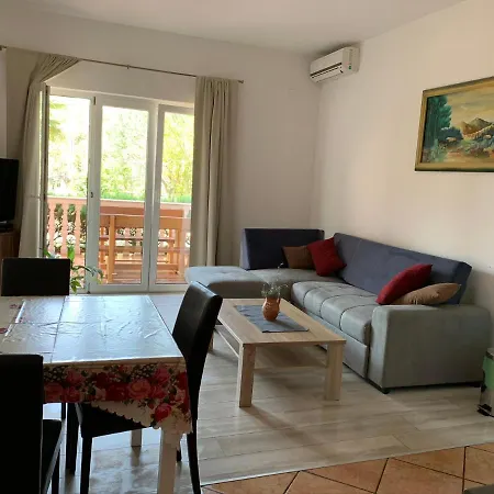 아파트 Pool Apartments Novi Vinodolski