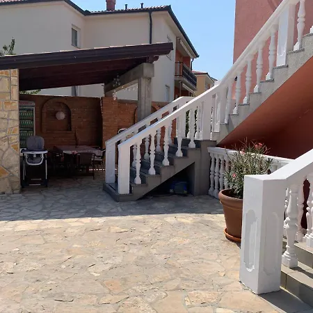 Pool Apartments Novi Vinodolski 아파트 *