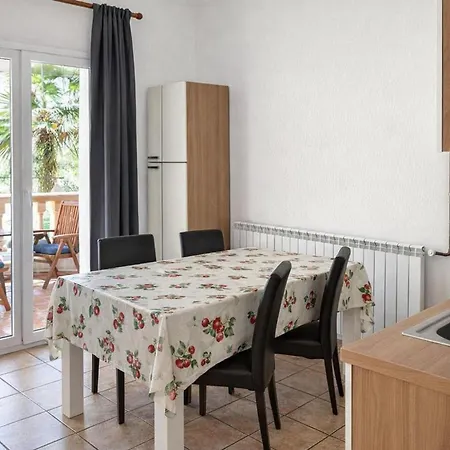 Lägenhet Pool Apartments Novi Vinodolski