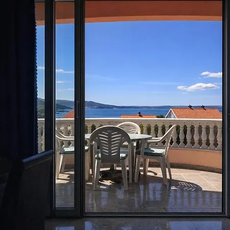 Lägenhet Pool Apartments Novi Vinodolski *