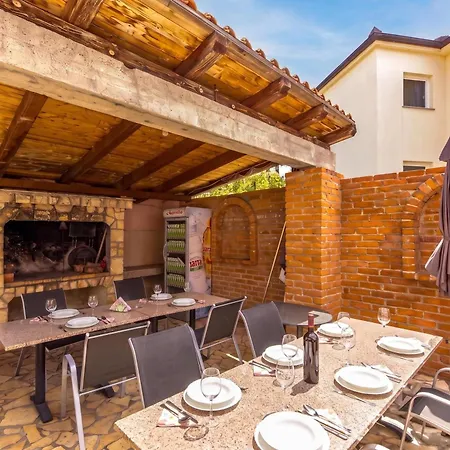 Appartement Pool Novi Vinodolski