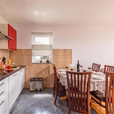 Appartement Pool Novi Vinodolski
