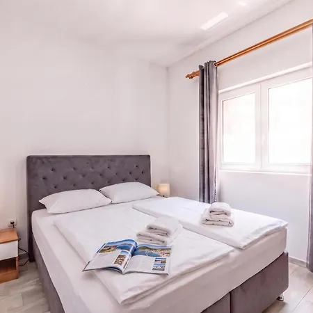 Pool Appartement Novi Vinodolski
