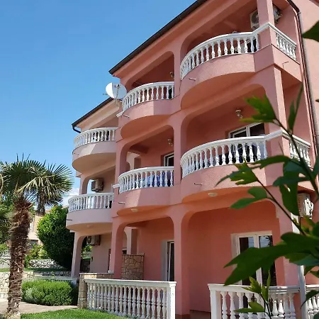 Pool Apartments Novi Vinodolski 아파트